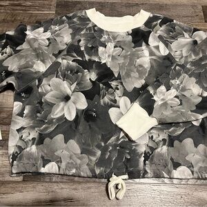 Old Navy gray monochromatic floral print sweatshirt